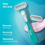 Flexible head of Venus Skin Love razor for easy glide
